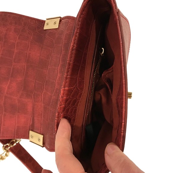 BEBE Small Red Faux Croc Leather Gold Chain CROSSBODY PURSE BAG Adjustable Strap - Picture 8 of 10